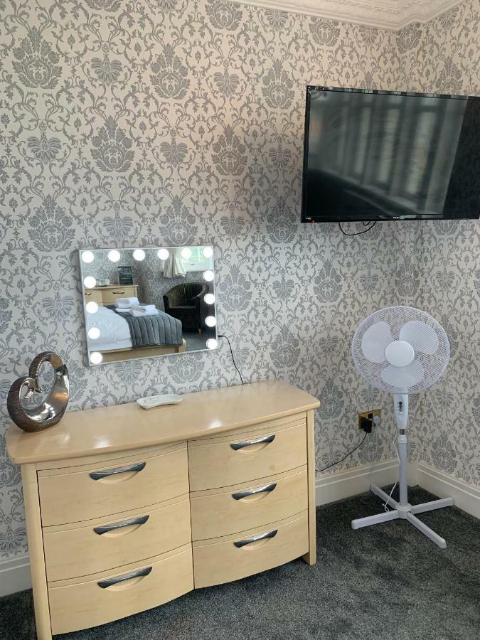 New Boston Guest Accommodation Fleetwood Extérieur photo